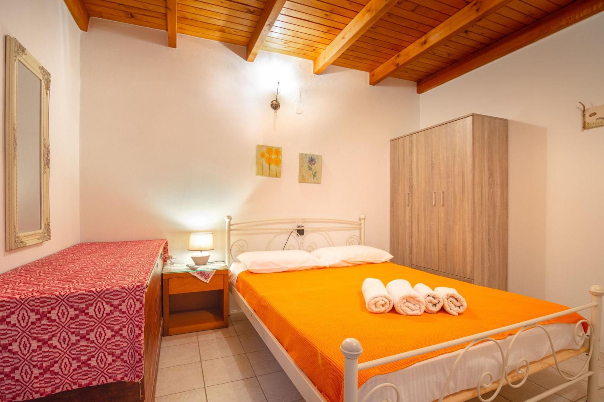 Olive Valley Traditional House Holiday home *