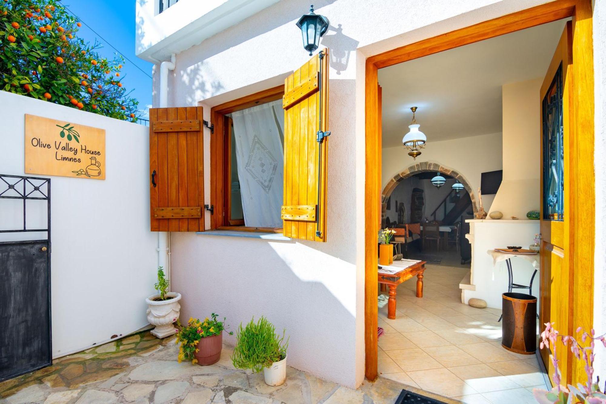 Olive Valley Traditional House Limnai