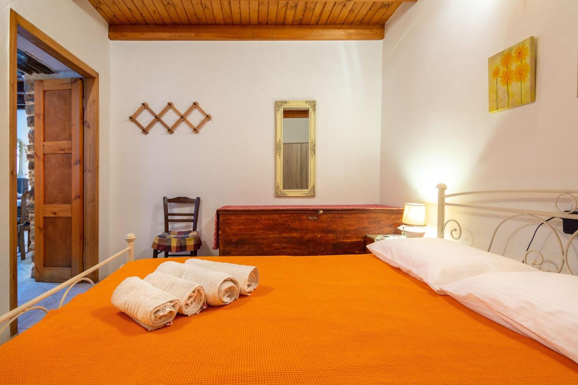 Olive Valley Traditional House * Limnai