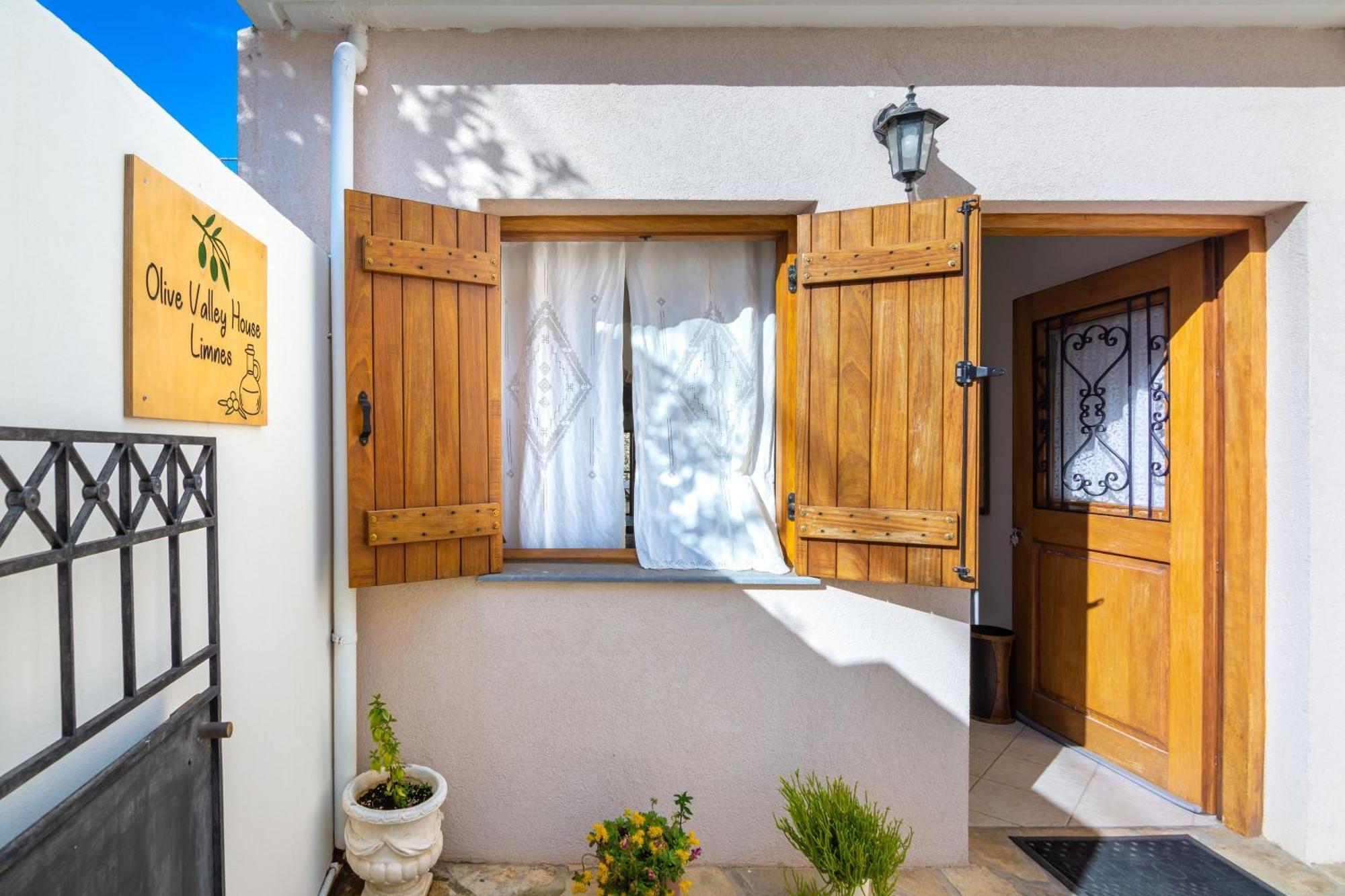 Olive Valley Traditional House Limnai